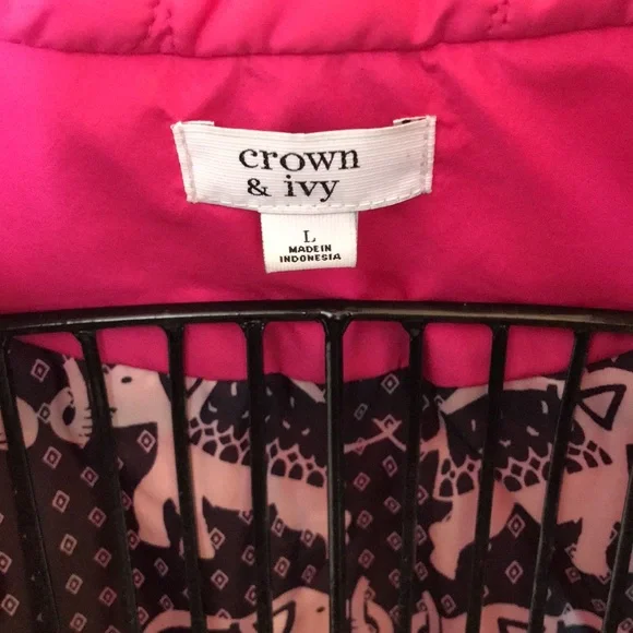 crown & ivy Fuschia Quilted Vest Trimmed in Navy Blue - Picture 3 of 9